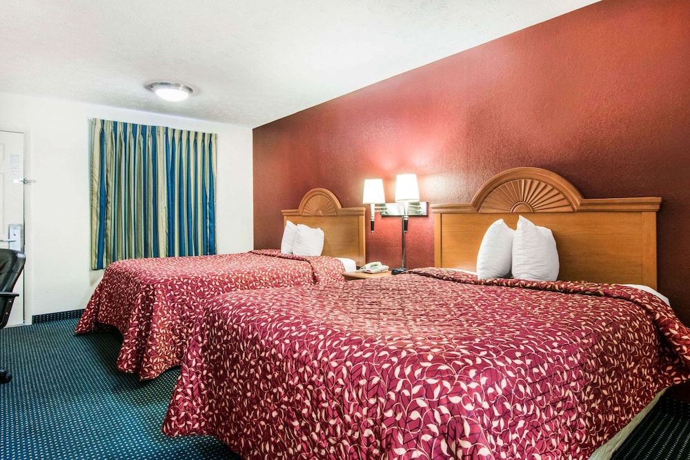 Standard Room, 2 Queen Beds, Non Smoking