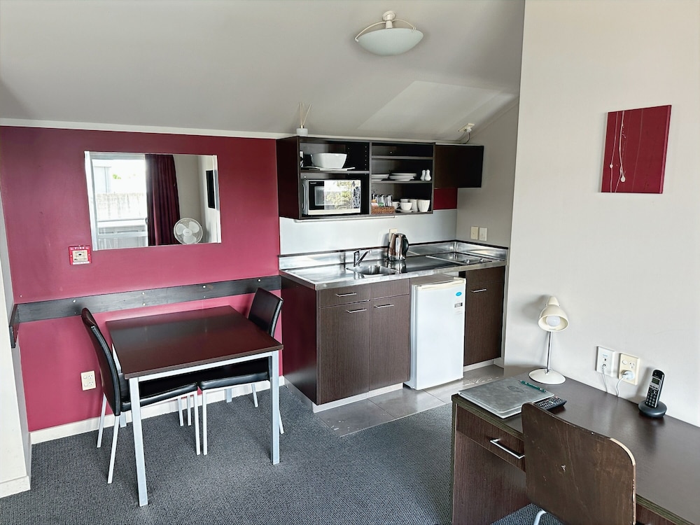 1 Bedroom Luxury Apartment with Spa Bath and Kitchenette