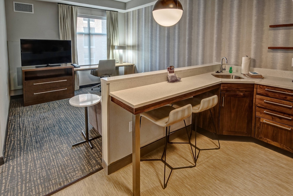 King Studio with Sofa Bed and Transfer Shower - Mobility and Hearing Accessible