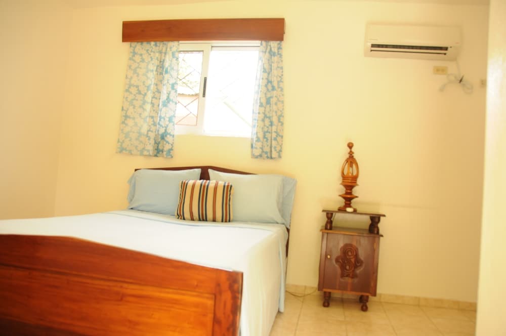 Standard Room, 2 Double Beds photo 2