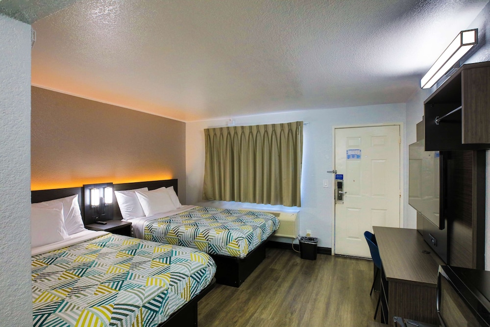 Deluxe Room, 2 Double Beds, Non Smoking, Refrigerator & Microwave photo 2