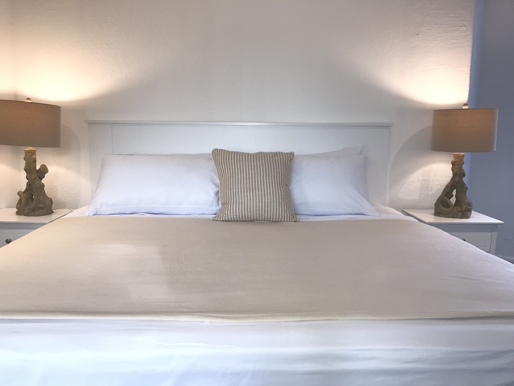 Family Studio Suite, Multiple Beds, Refrigerator photo 3