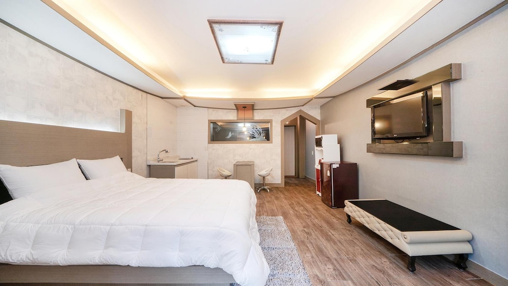 Basic Room, 1 Bedroom (pensyeonhyeonggeullaemping4(bed)) - Photo 11