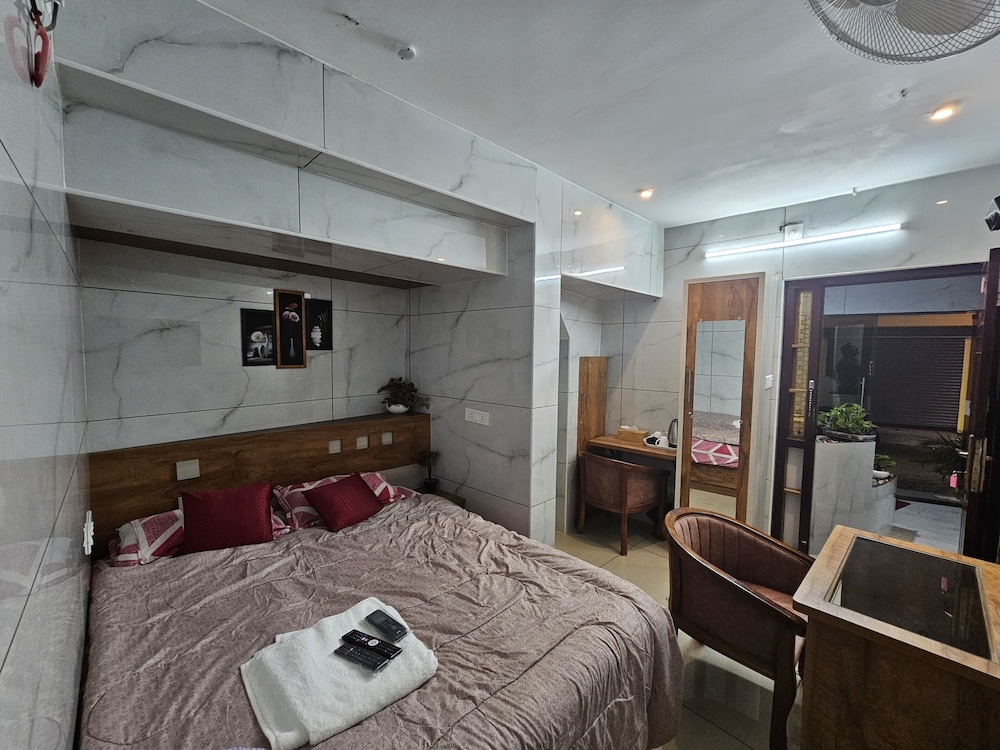 Deluxe Single Room