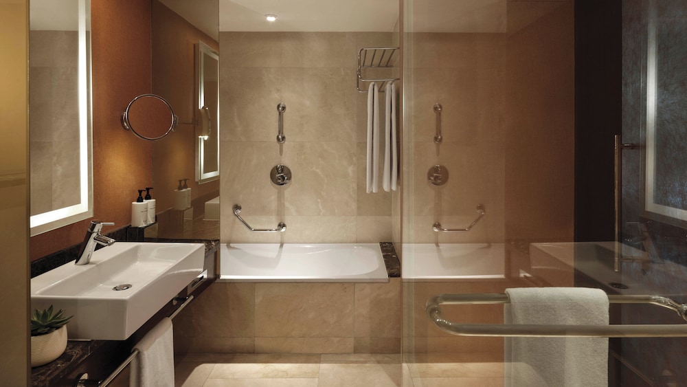 Club Room, 1 King Bed (Club Intercontinental) - Photo 5