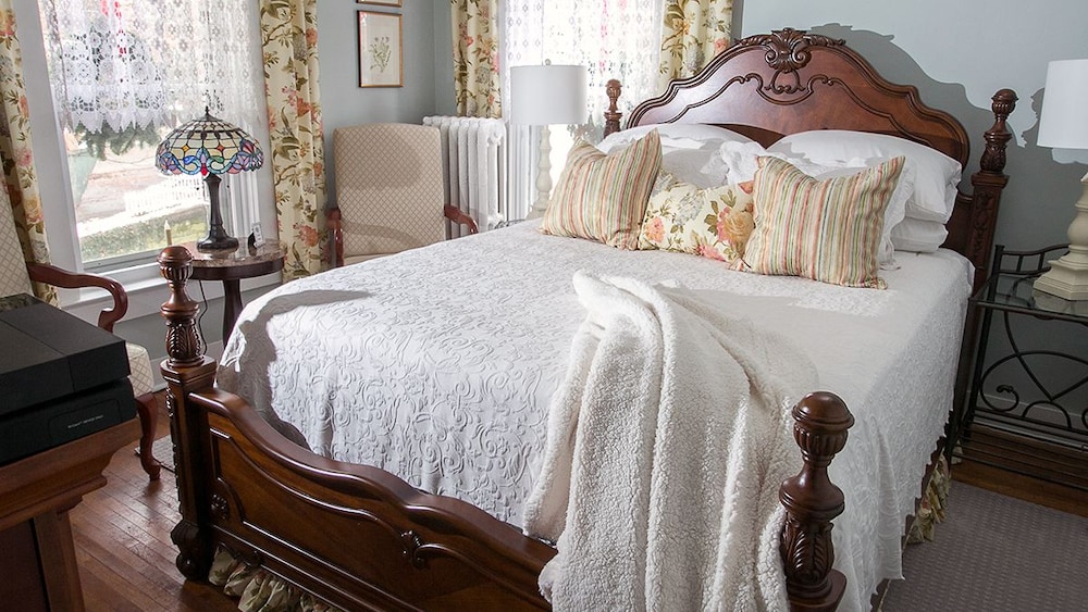 Deluxe Double Room, 1 Queen Bed, Courtyard View photo 1