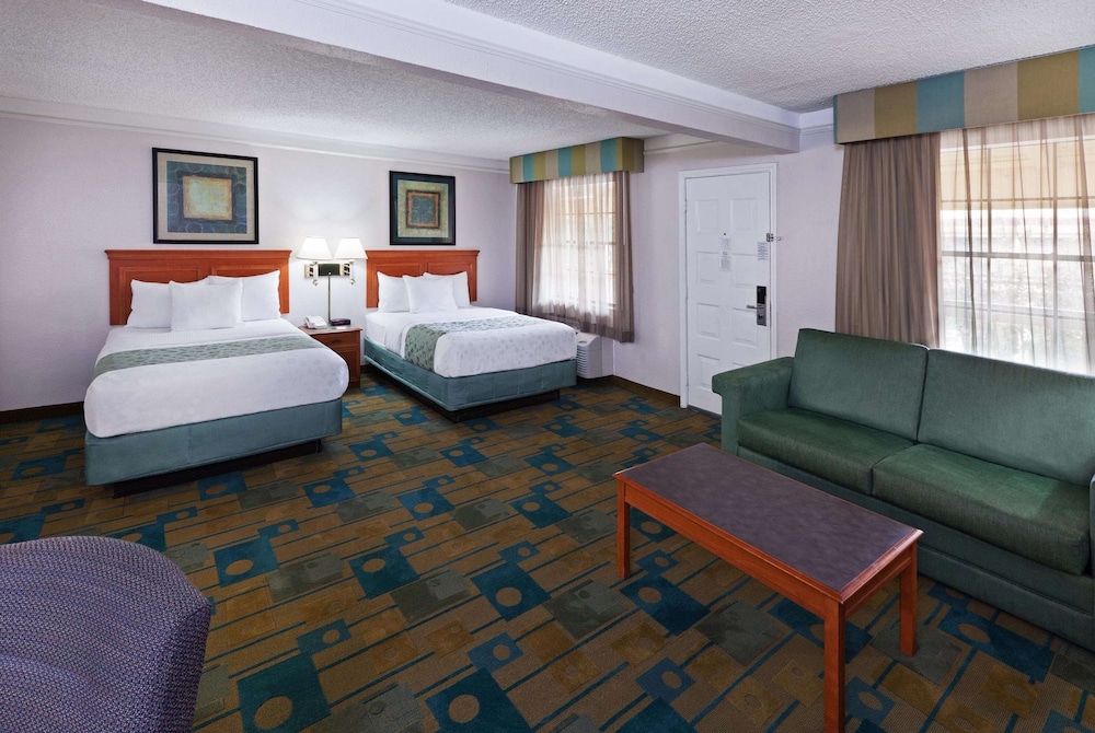 Executive Room, 2 Queen Beds, Non Smoking, Pool View - Photo 1