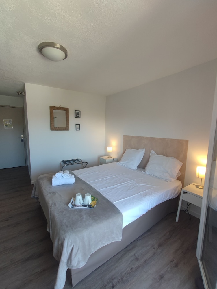 Double Room - Photo 7