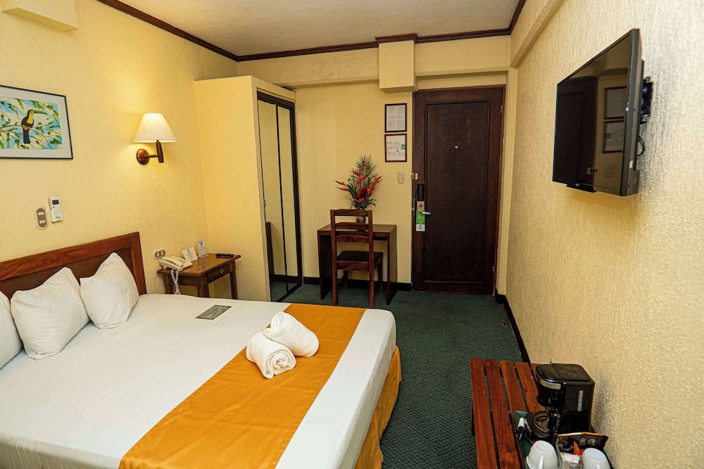 Standard Room, 1 Double Bed, Non Smoking - Photo 2