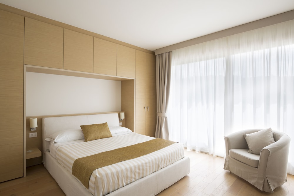 Club Suite, 2 Bedrooms, 2 Bathrooms, Sea Facing photo 3