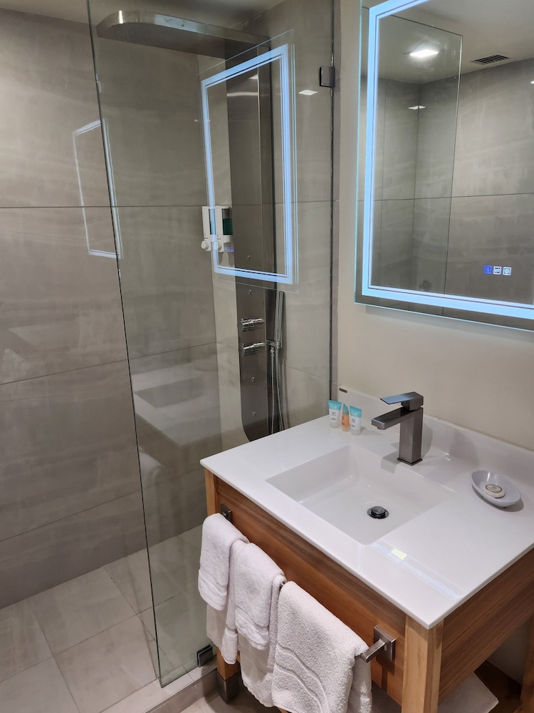 Deluxe Double Room, 1 King Bed, Beachfront (beachfront King)