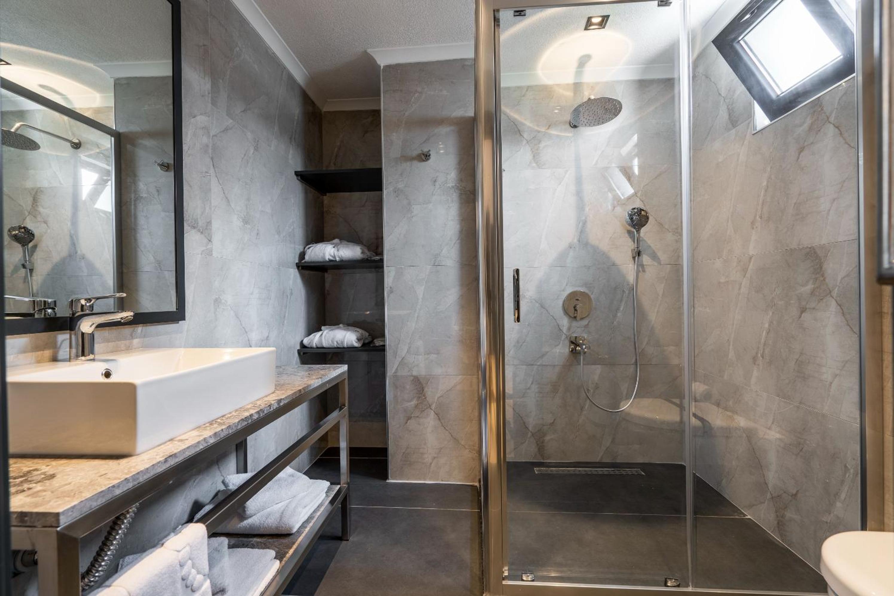 Deluxe Double Room with Balcony photo 2
