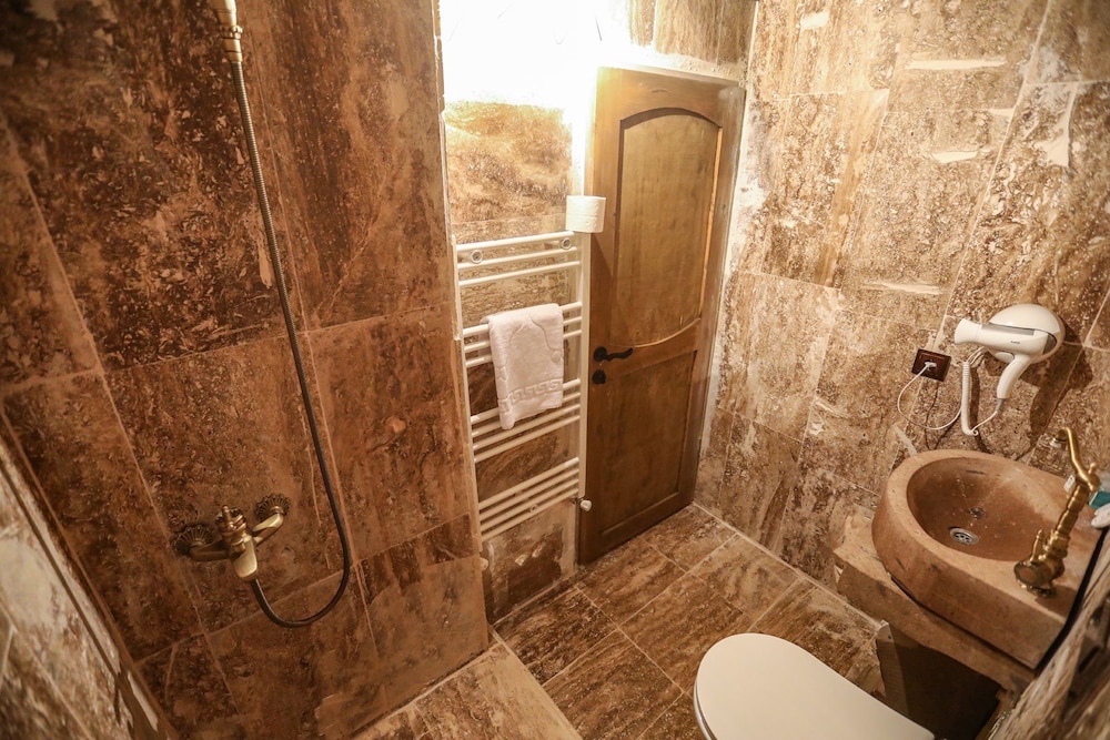 Deniz Stone Room - Photo 5