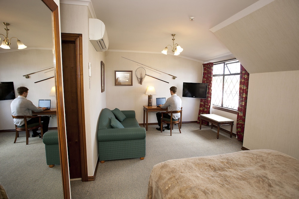 Deluxe Room - Photo 5