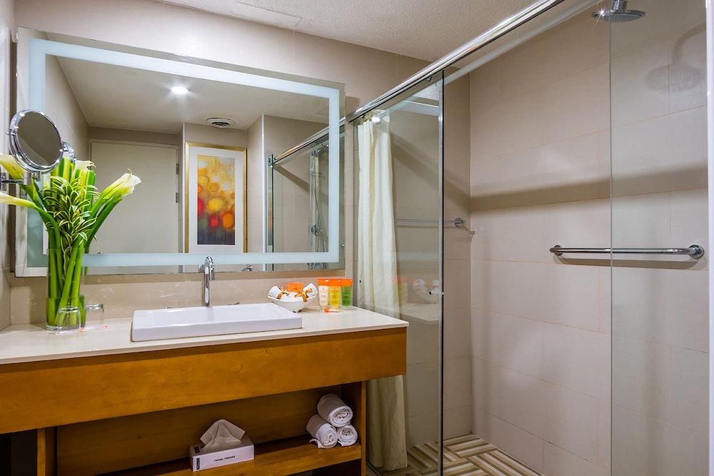 Sun Club Junior Suite Ocean View thumbnail 5