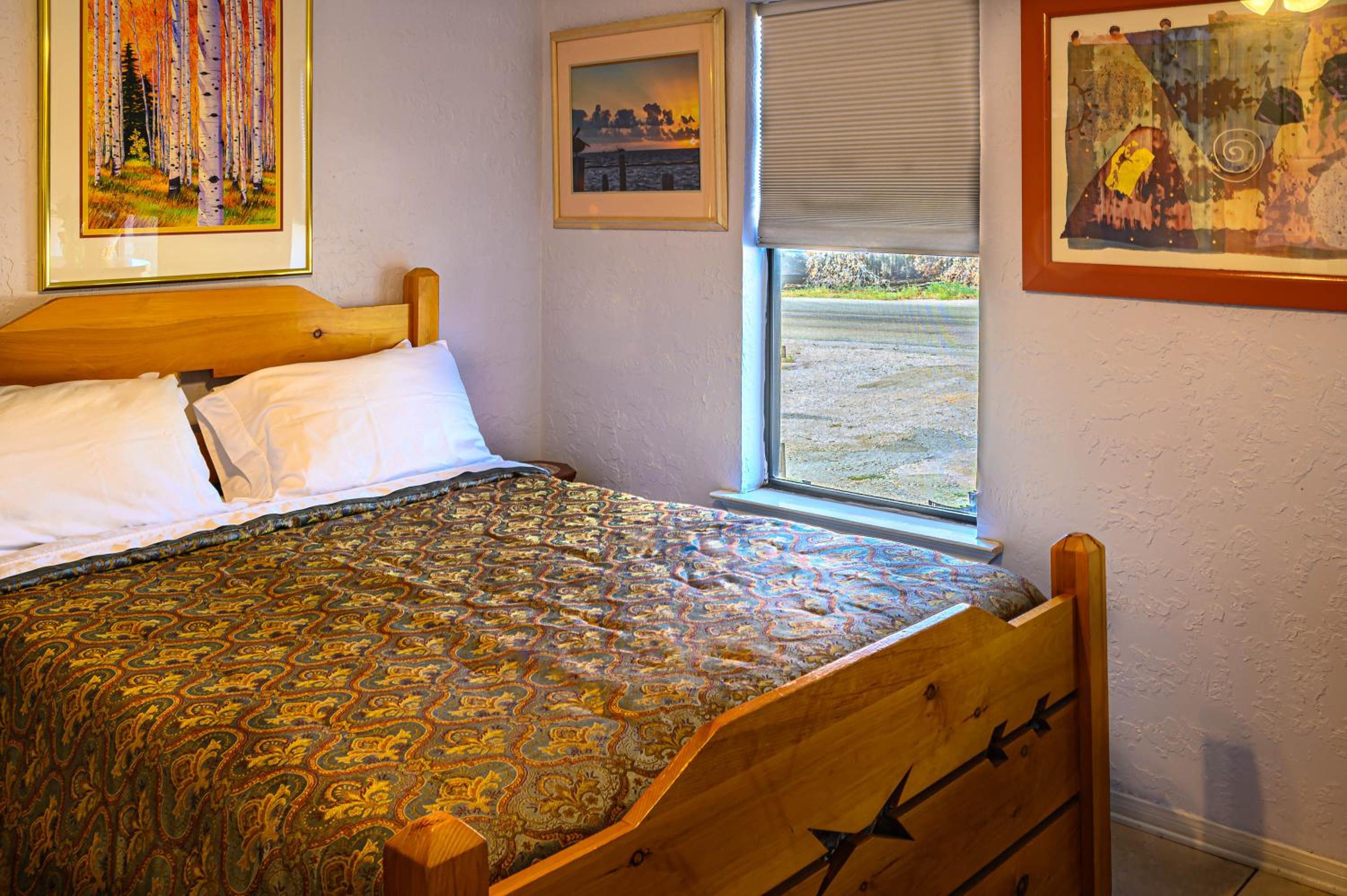 Ground Floor Double Room with Shower - Photo 9