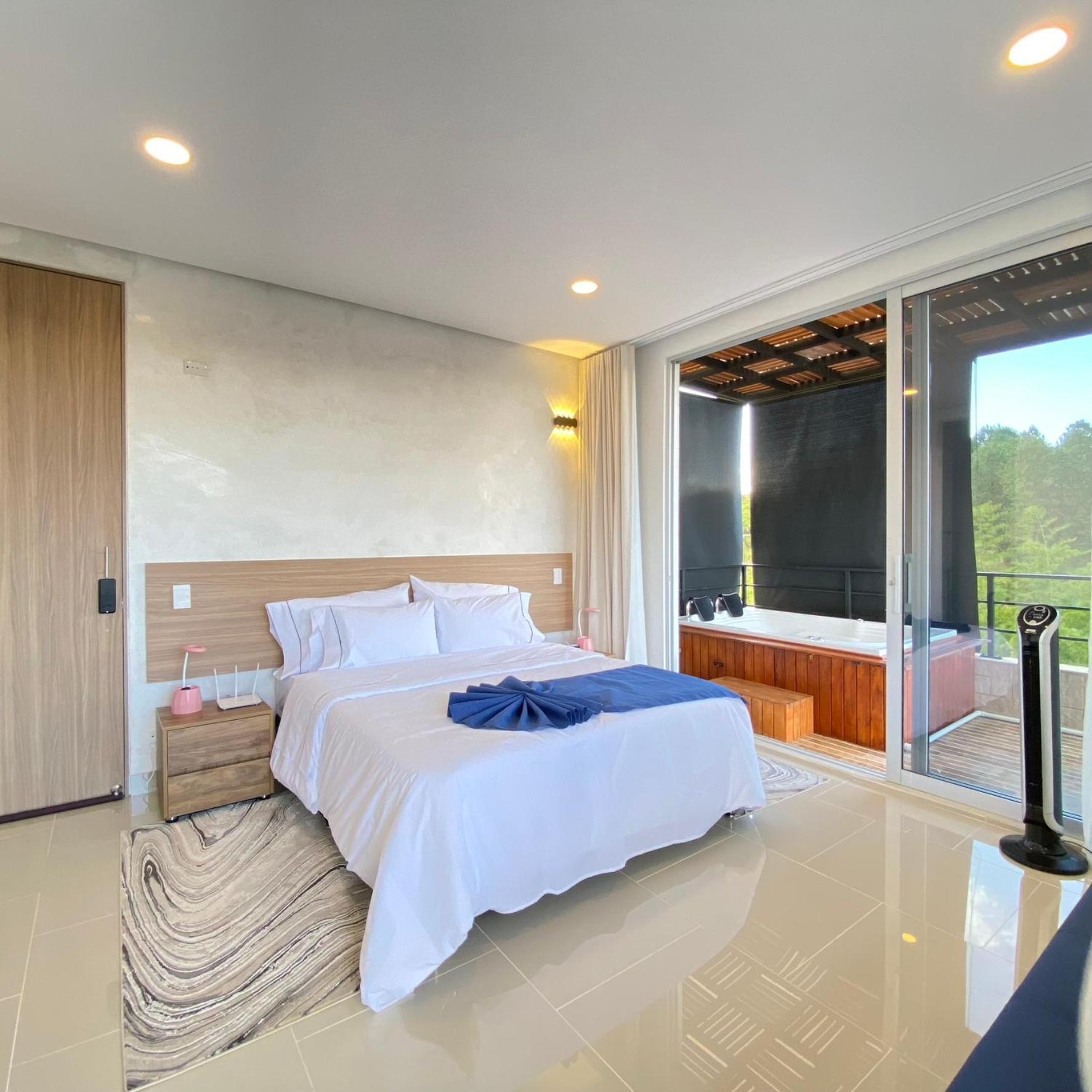 Double Room with Spa Bath photo 1