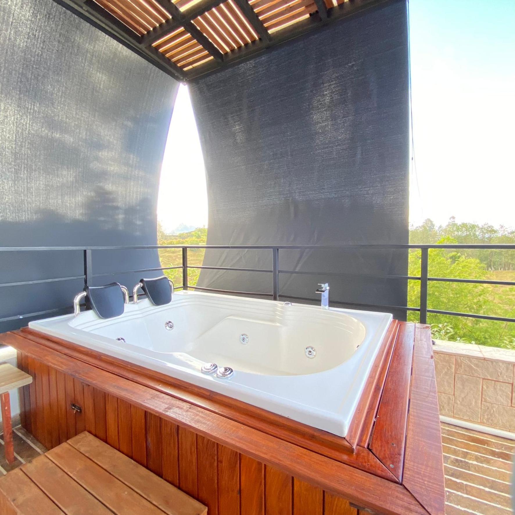 Double Room with Spa Bath photo 3