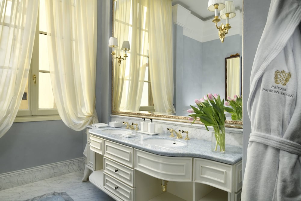 Frescoed Junior Suite photo 3