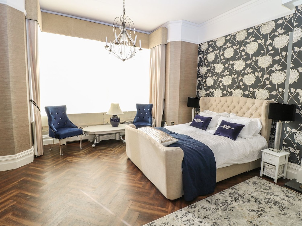Luxury House, Multiple Beds, Accessible, Garden View photo 1