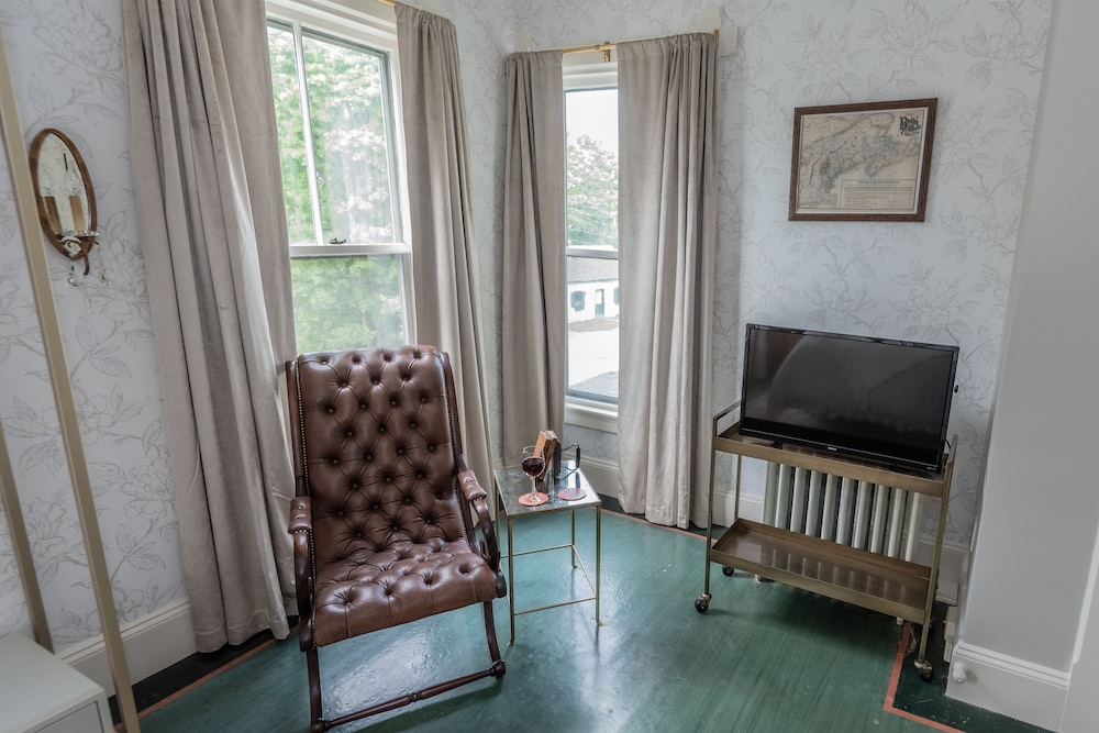 Standard Room, 1 King Bed photo 2