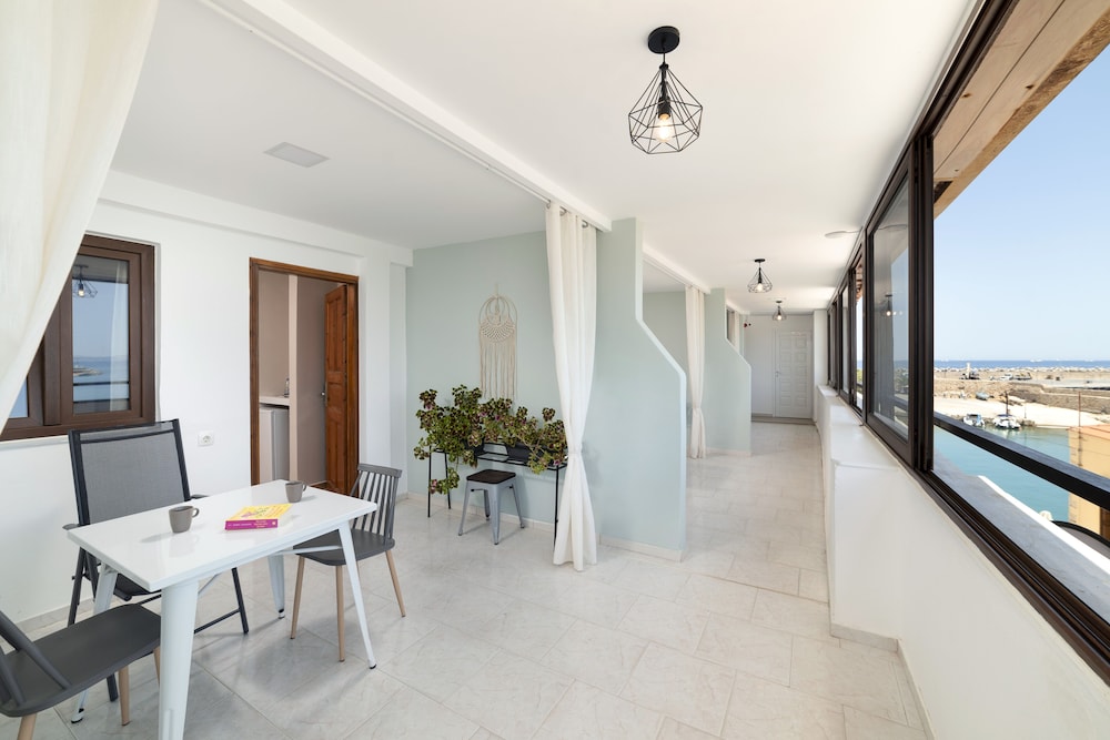 Classic Triple Room, Sea View photo 2