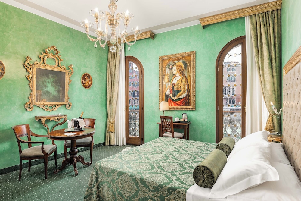 Luxury Double or Twin Room, Canal View