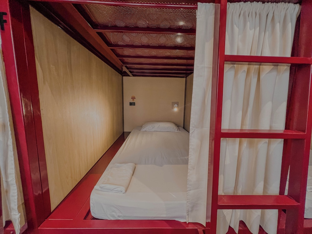 Shared Dormitory, Mixed Dorm (4 Bunk Beds, 8 People)