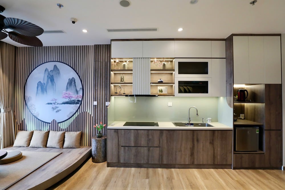 Premium Apartment, 2 Bedrooms, Balcony, City View