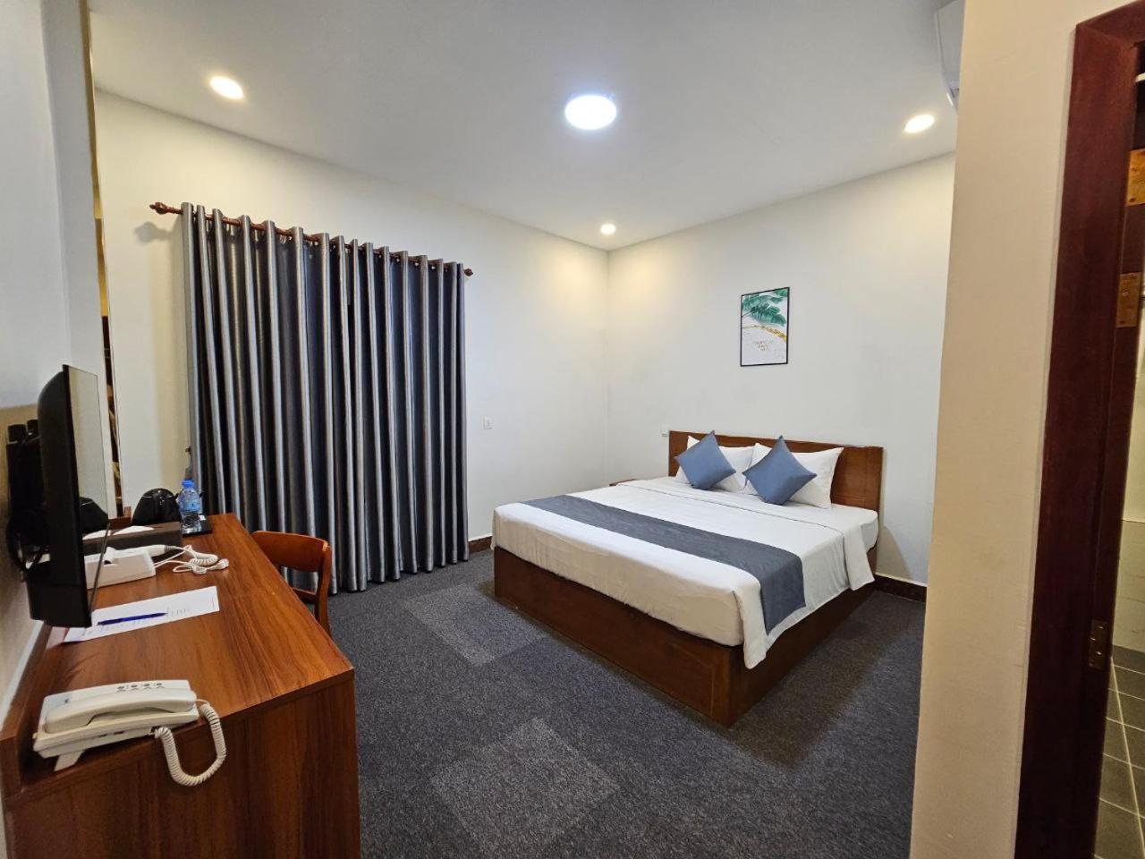 Deluxe Double Room with Balcony - Photo 19