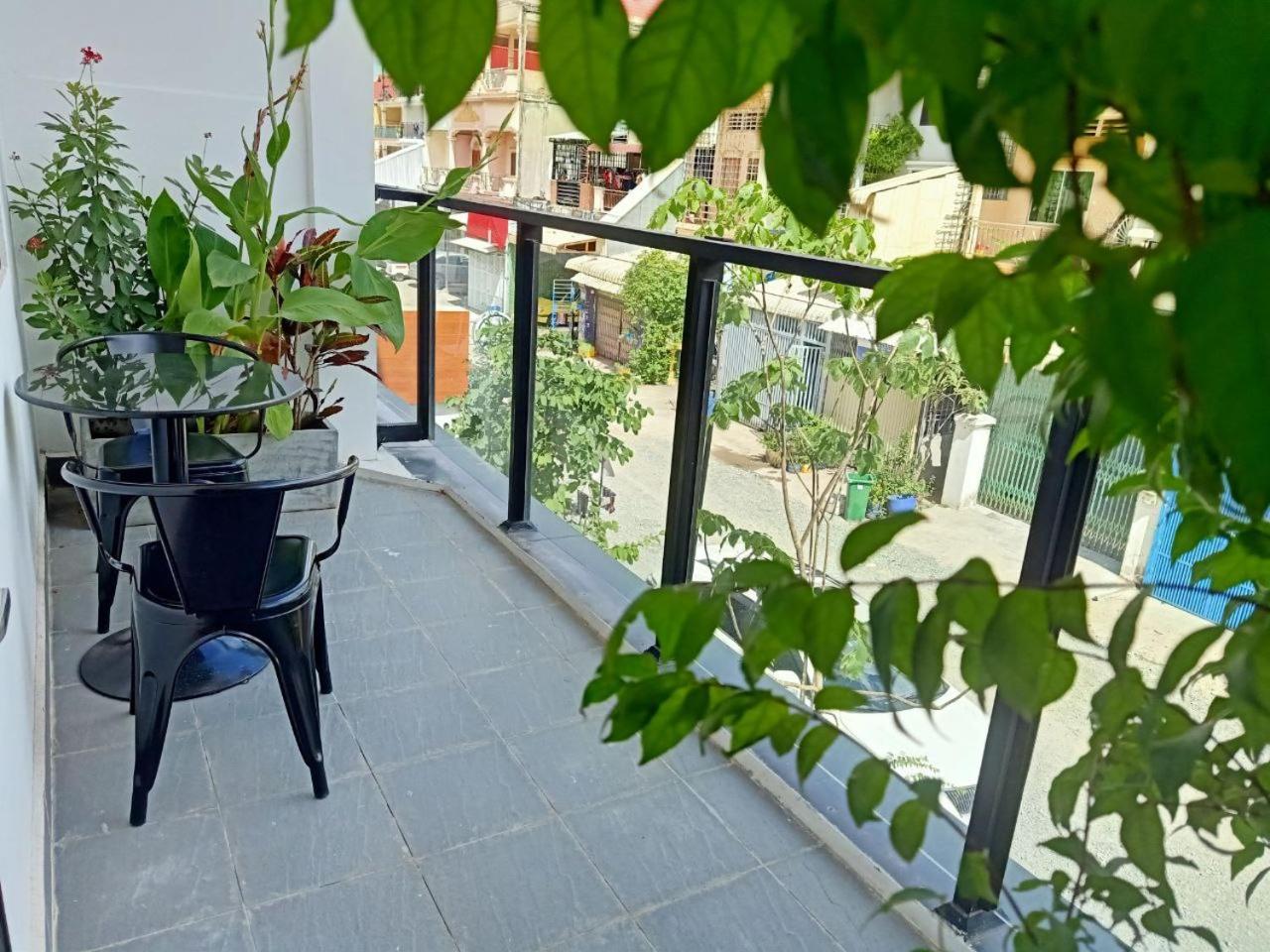 Deluxe Double Room with Balcony - Photo 9