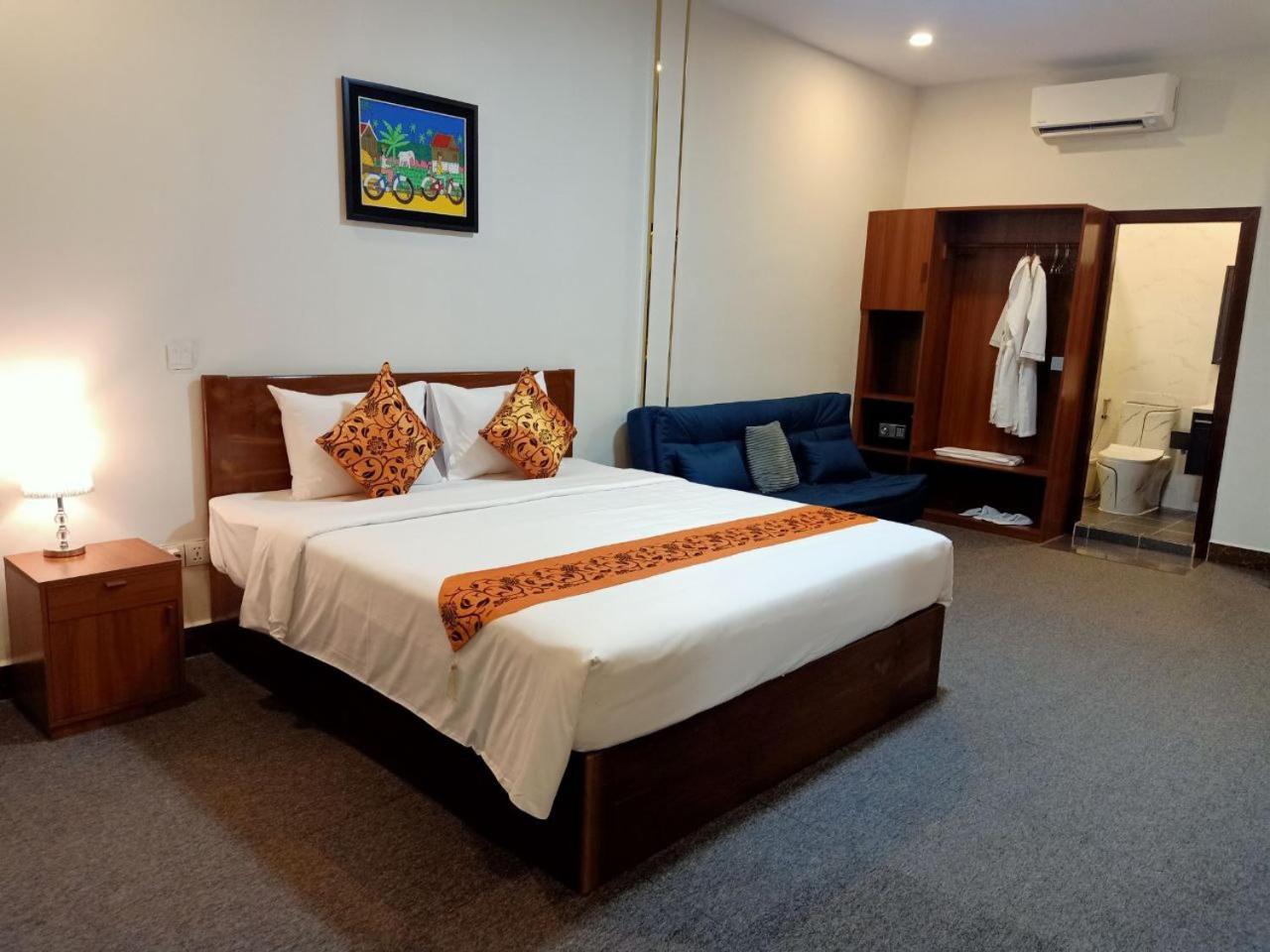 Suite with Balcony - Photo 7