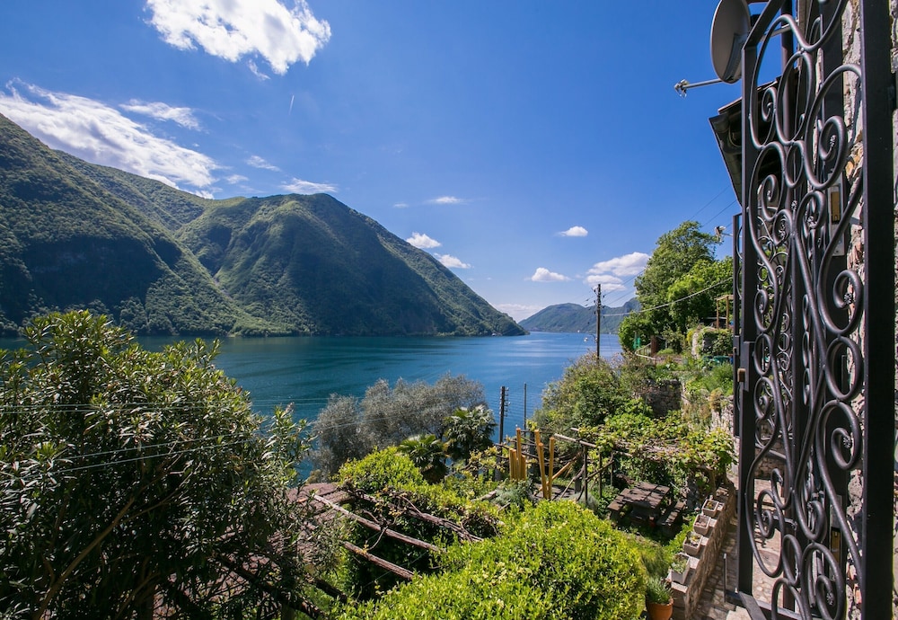 Family Apartment, Multiple Bedrooms, 2 Bathrooms (Magic Gandria)