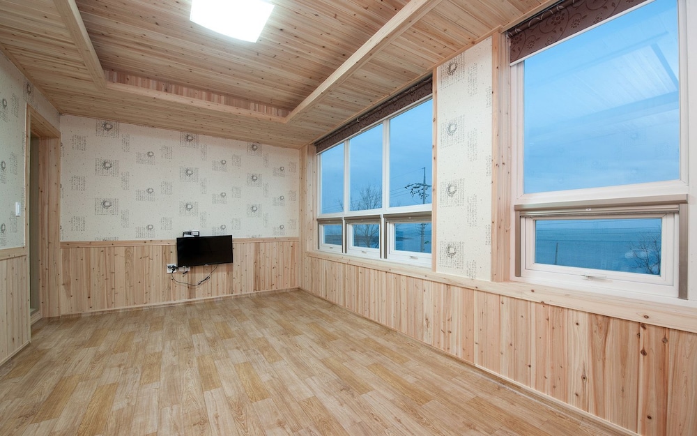 Family Room photo 2