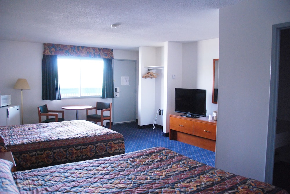 Standard Room, 2 Queen Beds, Smoking photo 1