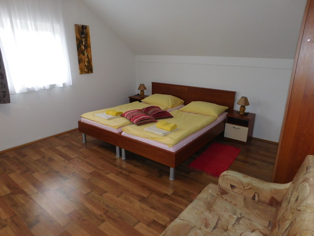 Standard Triple Room, Balcony, Garden View photo 2