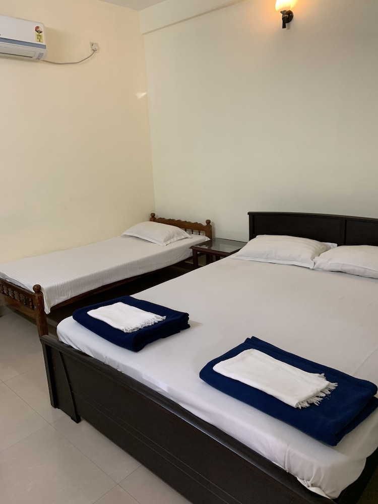 Deluxe Room (AC) photo 3