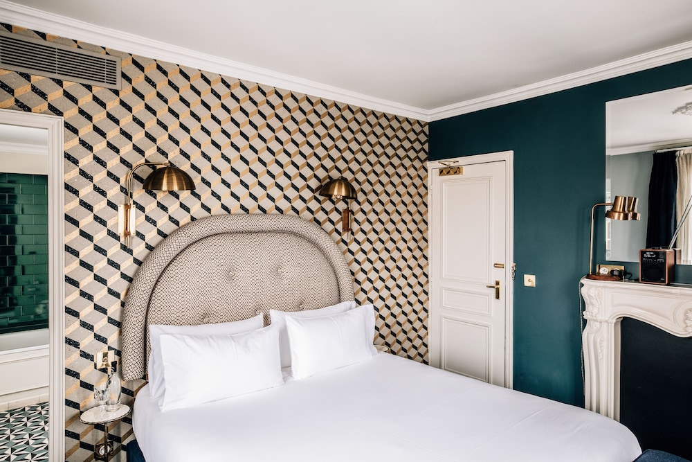 Room (adjoining)