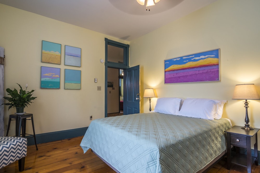 Standard Room, 1 Queen Bed, Non Smoking (Old Main) photo 1
