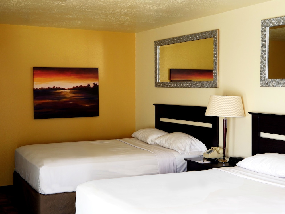 Standard Deluxe Room, 2 Queen Beds - Photo 1