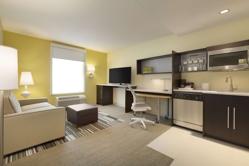 Suite, 1 Queen Bed, Accessible, Non Smoking (Hearing) photo 1