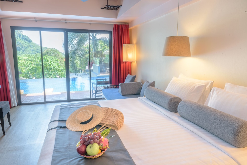 Deluxe Room, Pool Access - Photo 7