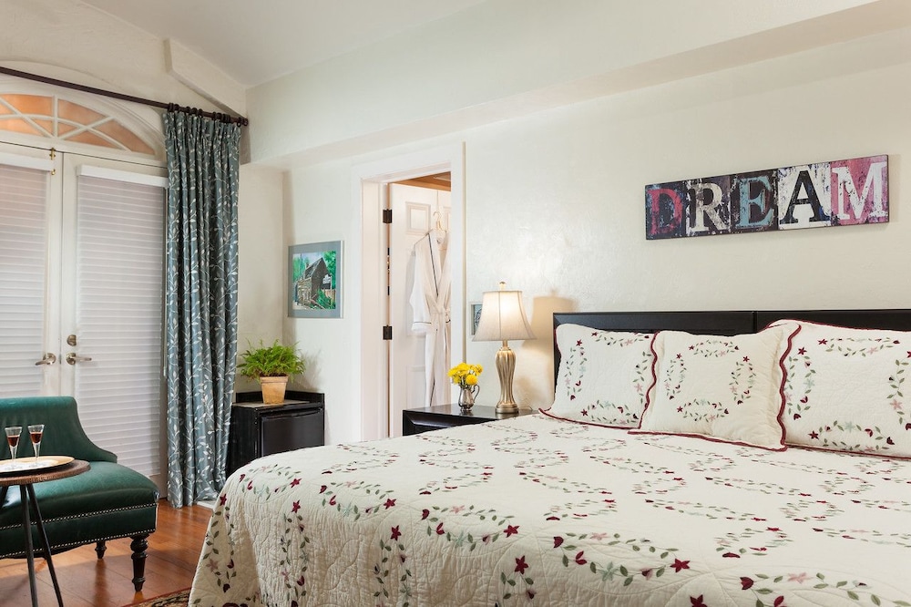 Granada Room photo 2