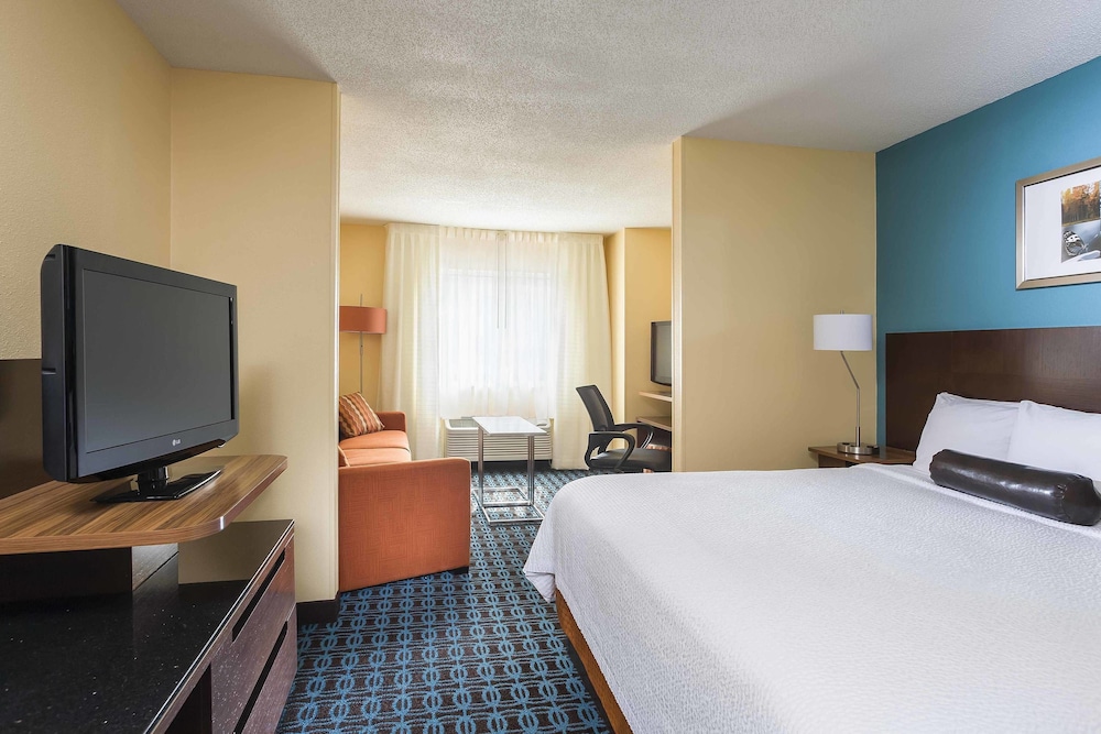 Executive Suite, 1 King Bed with Sofa bed - Photo 1