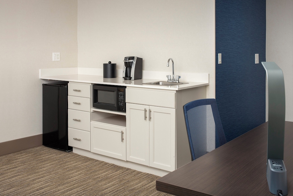Suite, 1 Bedroom - Photo 2