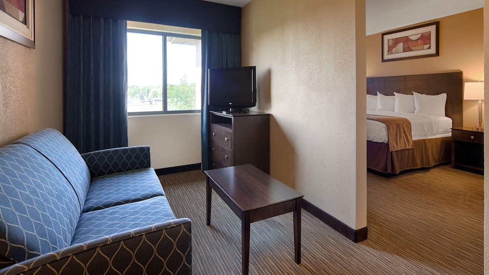Suite, 1 King Bed, Non Smoking, River View (Oversized Room) - Photo 3