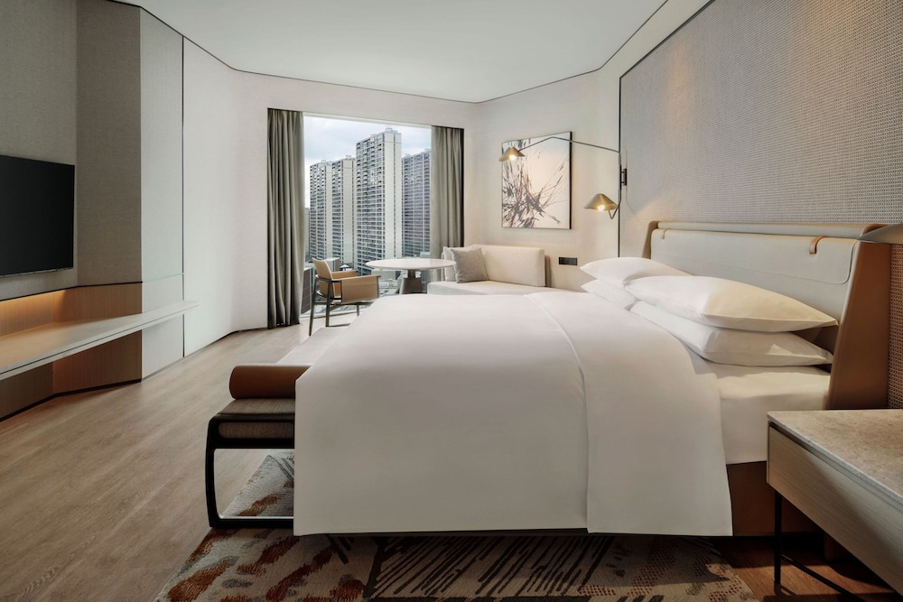 Club Room, 1 King Bed photo 3