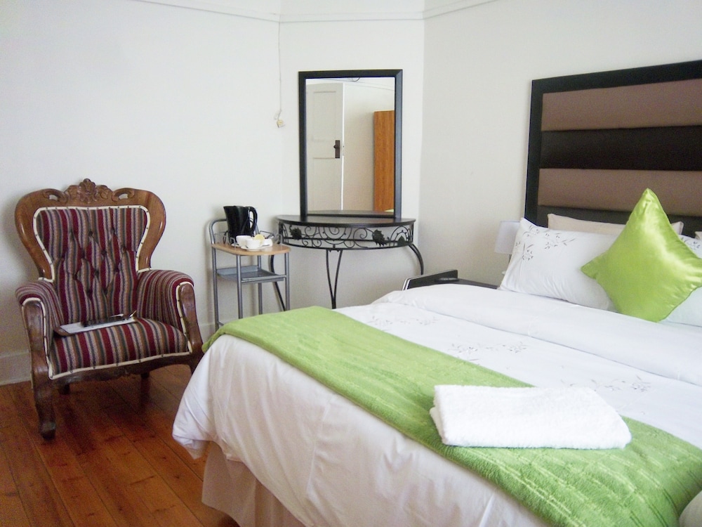 Deluxe Double or Twin Room, 2 Bedrooms, Shared Bathroom photo 1