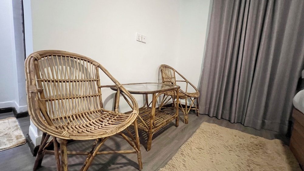 Deluxe Room, 1 Queen Bed - Photo 2