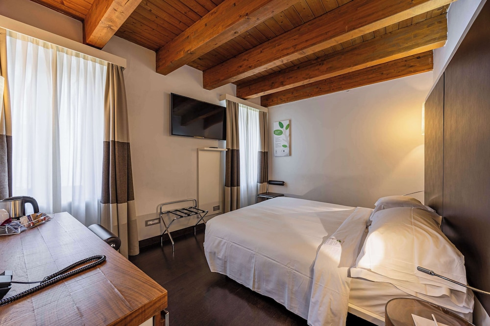Superior Room, 1 King Bed - Photo 4